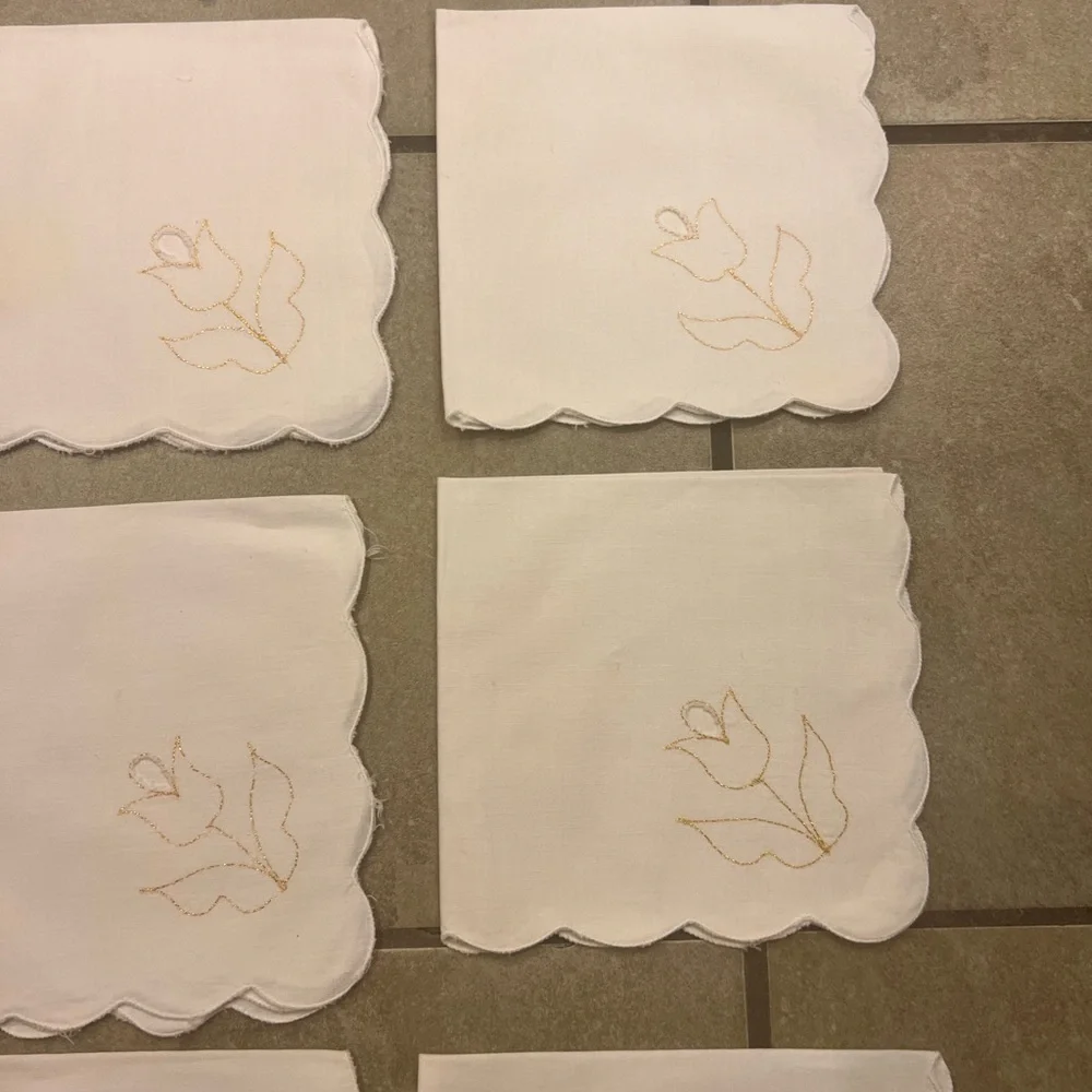 VTG Embroidered Tulip Napkins (Set of Twelve)